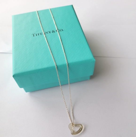 Tiffany & Co. Elsa Peretti gemstone  Open Heart pendant in Rock crystal 16". - Picture 13 of 14